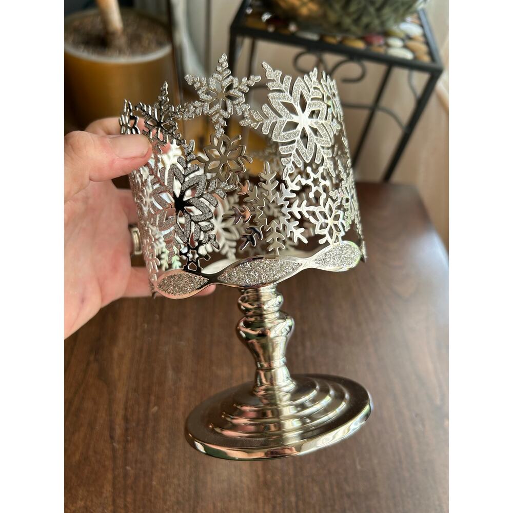 Bath & Body Works Holiday Silver Snowflakes Pedestal 3 Wick Candle Holder - Picture 7 of 9